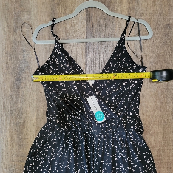 Elegant Black and White Jumpsuit - Picture 14 of 15